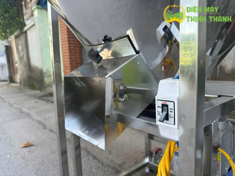 Báo giá sản phẩm máy trộn cám trục đứng Inox 50kg tại Điện Máy Thịnh Thành