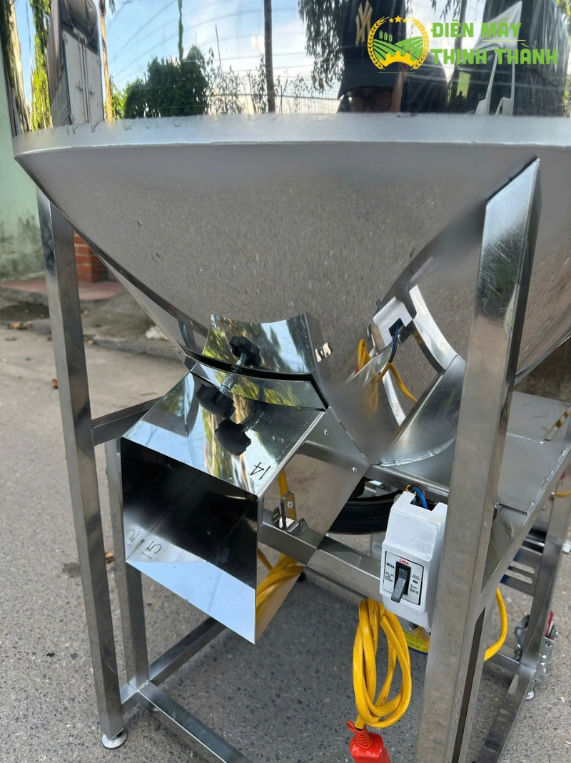 Lựa chọn máy trộn cám trục đứng Inox 100Kg tại Điện Máy Thịnh Thành