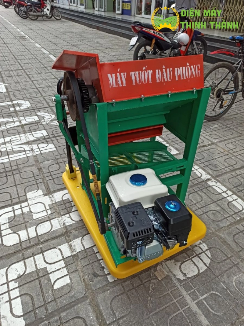 Máy tuốt lạc chạy xăng