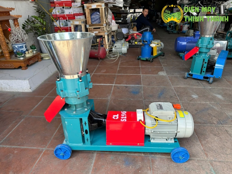 Hướng dẫn sử dụng và bảo trì máy ép cám viên trục đứng S196 plus 4 lô ép hiệu quả