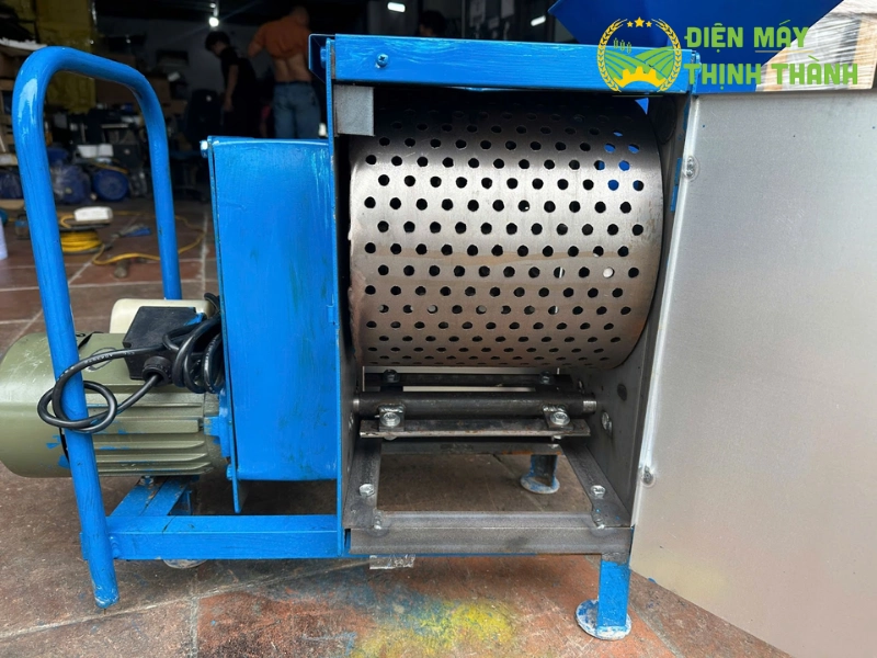 Ứng dụng thực tiễn của máy cắt đít ốc CL680 trong ngành thực phẩm