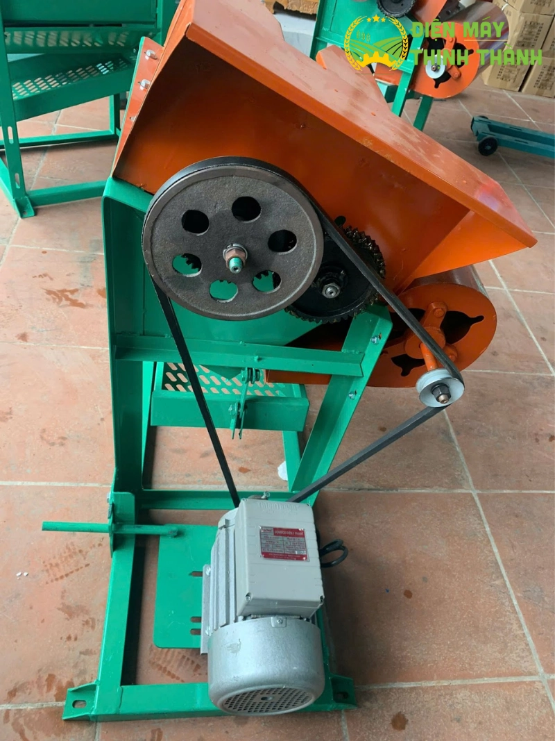Máy tuốt lạc chạy điện