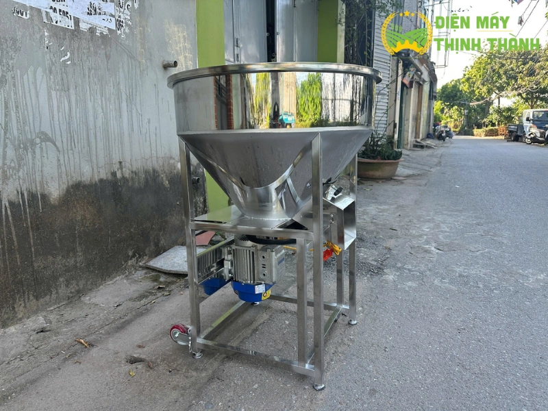 Lợi ích vượt trội khi đầu tư máy trộn cám trục đứng Inox 50kg